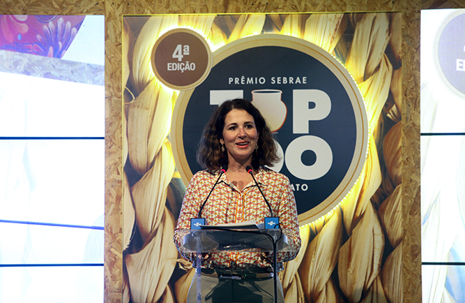 Diretora Técnica do SEBRAE Nacional durante a premiação do TOP 100 de Artesanato (Foto: Thelma Vidales)