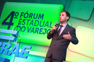 Ricardo Lemos abordou a importância da internet para o varejo atual (Foto: João Alves)