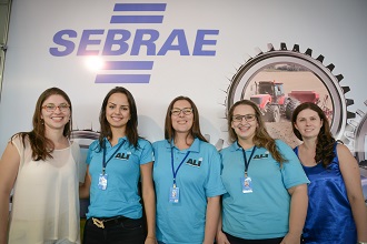 Michele Seleri (primeira à esq.) liderou a reunião no estande Metalmecânico (Foto: SEBRAE/RS)