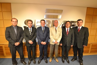 José Benedicto Ledur (terno claro) foi eleito presidente do Conselho Fiscal do SEBRAE/RS (Foto: SEBRAE/RS)