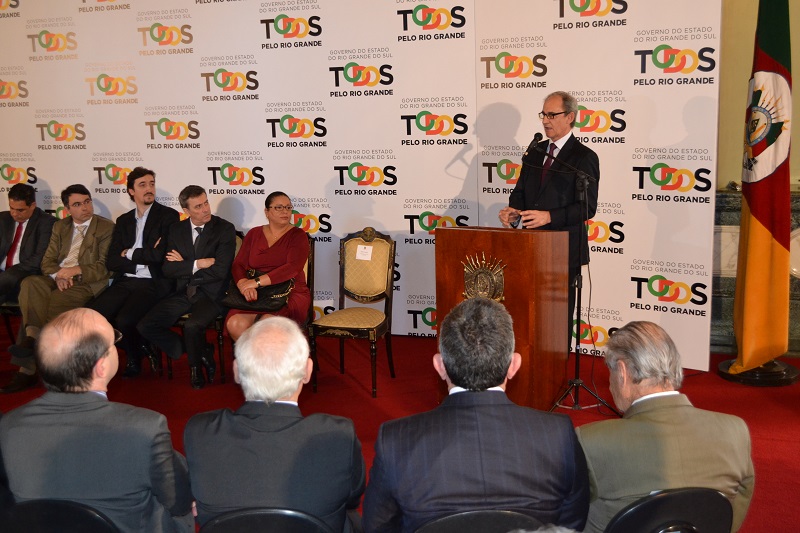 Superintendente do SEBRAE/RS (no púlpito) foi uma das autoridades presente no lançamento (Foto: SEBRAE/RS)