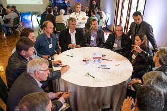 Participantes foram divididos em grupos setoriais (Foto: Giovani Vieira)