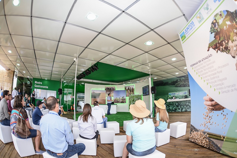 Produtores durante palestra no estande JPC na Expodireto (Foto: Fagner Almeida)