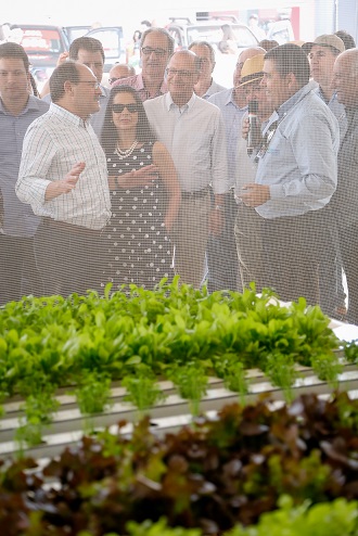 O presidente da Farsul e do CDE do SEBRAE/RS, Carlos Sperotto, acompanhou os governadores do RS e de São Paulo na visita (Foto: Fagner Almeida)