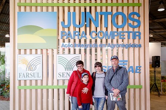 Família veio de Santana do Livramento para visitar a Expointer (Foto: Fagner Almeida)