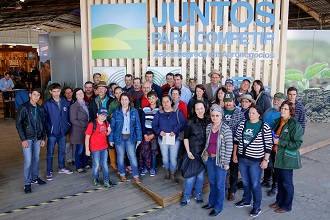 Produtores rurais conhecem o estande Juntos para Competir na Expointer (Foto: Fagner Almeida)