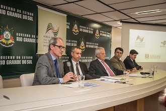 O diretor-superintendente do SEBRAE/RS (primeiro à esq.) participou do evento (Foto: Fagner Almeida)