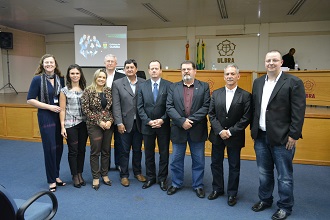 A gerente do SEBRAE/RS na região Metropolitana (terceira à esq.) participou do evento (Foto: Prefeitura de Guaíba/Divulgação)