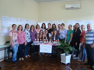 Grupo de professores durante uma das capacitações (Foto: Divulgação SMEC Ilópolis)