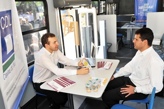 Atendimentos ocorrem no interior do ônibus (Foto: SEBRAE/RS)