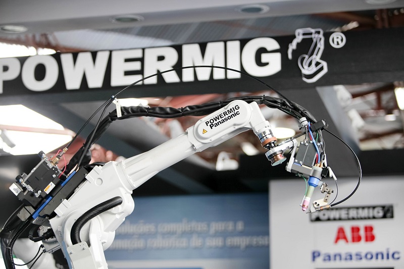 Powermig trouxe o robô que é considerado o mais moderno do mundo (Foto: Eduardo Rocha)