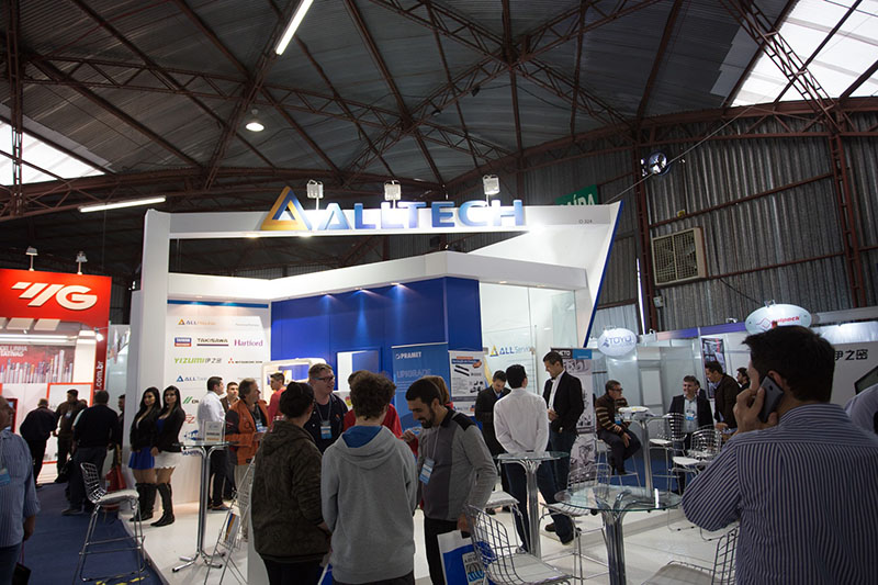 A Alltech já registrou a venda de uma injetora para peças plásticas (Foto: Edu Rocha)
