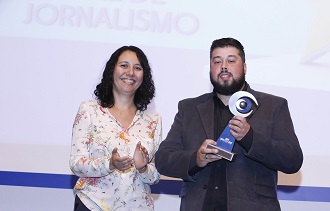Jonas Ramos recebeu o troféu em Brasília (Foto: Charles Damasceno)