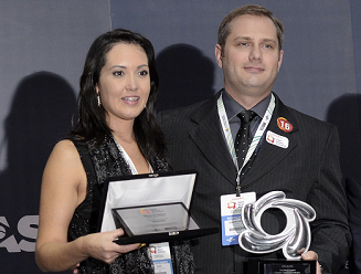 Glauce da Silveira e Evandro Becker após a premiação, em São Paulo (Foto: Luludi Agência Luz)