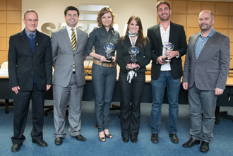 Jornalistas Andréia Schimuneck, Denise Saueressig e Mauro Belo Schneider são recebidos pela diretoria do SEBRAE/RS (Foto: Fabiano Panizzi)