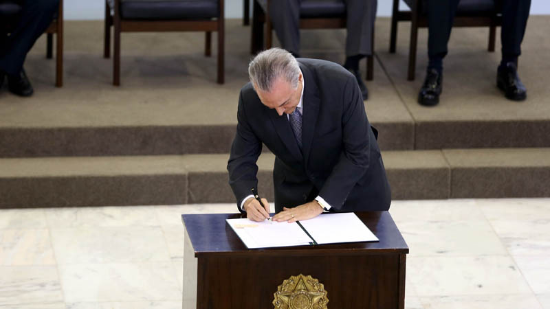 Presidente Michel Temer durante a assinatura do projeto Crescer sem Medo (Foto: Charles Damasceno)