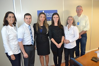 A gestora da Redesim no RS, Janaina Zago (terceira à dir.), recebeu os colegas de Rondônia e Brasília (Foto: SEBRAE/RS)