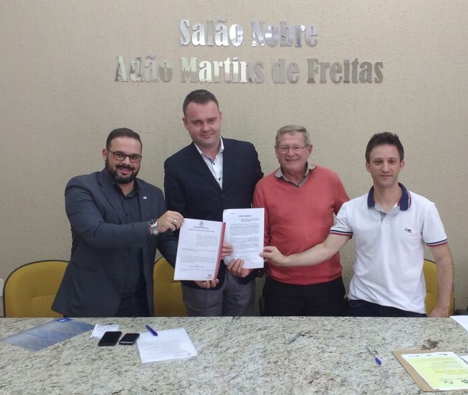Representantes do SEBRAE/RS, da Junta Comercial e da prefeitura apresentaram o sistema (Foto: SEBRAE/RS)