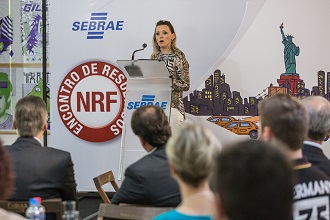 A empresária Carla Faccin apresenta o case da Maça Verde For Kids (Foto: Andrá Feltes)