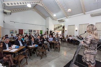 Os diretores executivos do SEBRAE/RS (primeira fila, da esq. para a dir.) participaram da banca que avaliou os trabalhos (Foto: André Feltes)