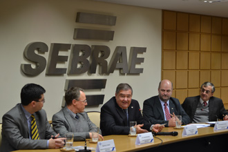 Ao centro, Roberto Simões. (Foto: Sebrae/RS)
