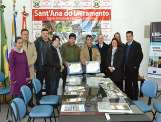 Selo e certificado foram entregues aos administradores municipais (Foto Sebrae/RS)