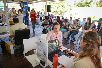 Estande da Semana do MEI em Passo Fundo foi montado na Praça da Mãe (Foto: Fagner Almeida)