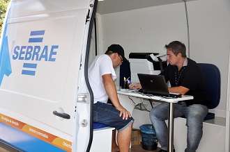 Atendimentos ocorrem no interior do furgão adaptado (Foto: Banco de Imagens)