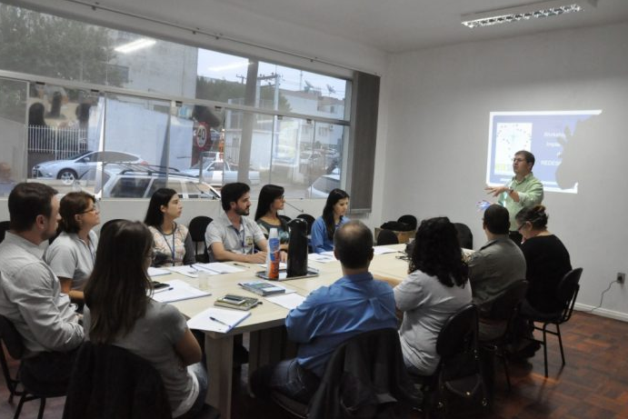 Benefícios da REDESIMPLES foram transmitidos à equipe da Prefeitura (Foto: Gustavo Oliveira)