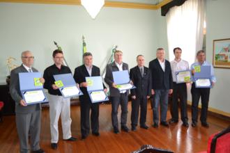 Representantes de sete municípios receberam o selo na tarde dessa quarta-feira (Foto: Sebrae/RS)
